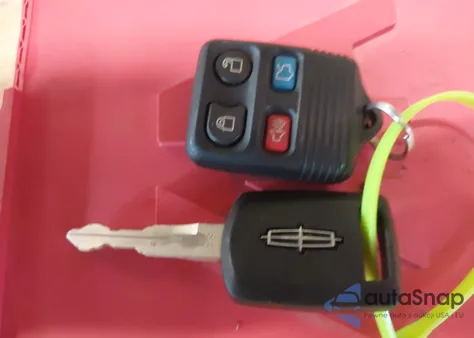 2011 Lincoln Town Car Executive L из США, поврежденный, VIN 2LNBL8EV9BX763072